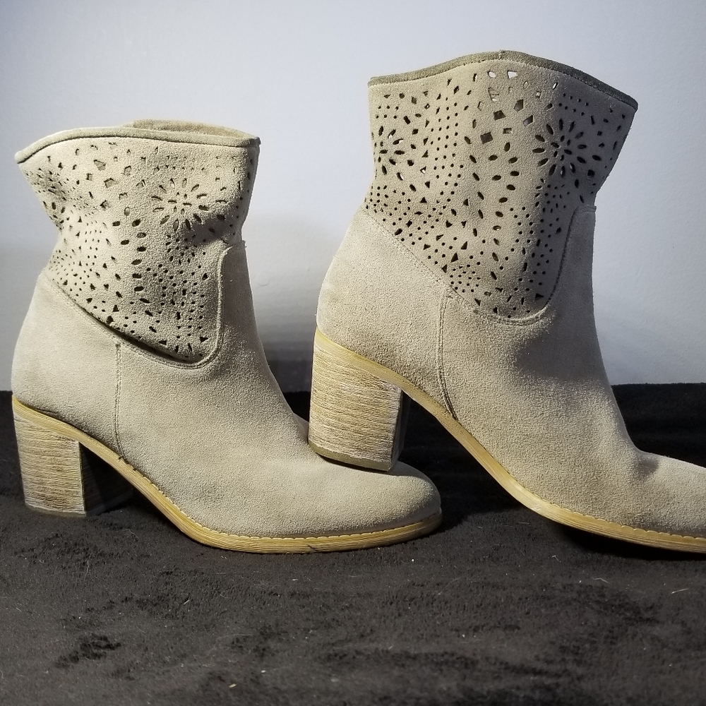 Women's Crown Vintage Booties